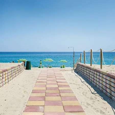 Σπίτι διακοπών Two-bedroom Holiday In Monasterace Marina Rc